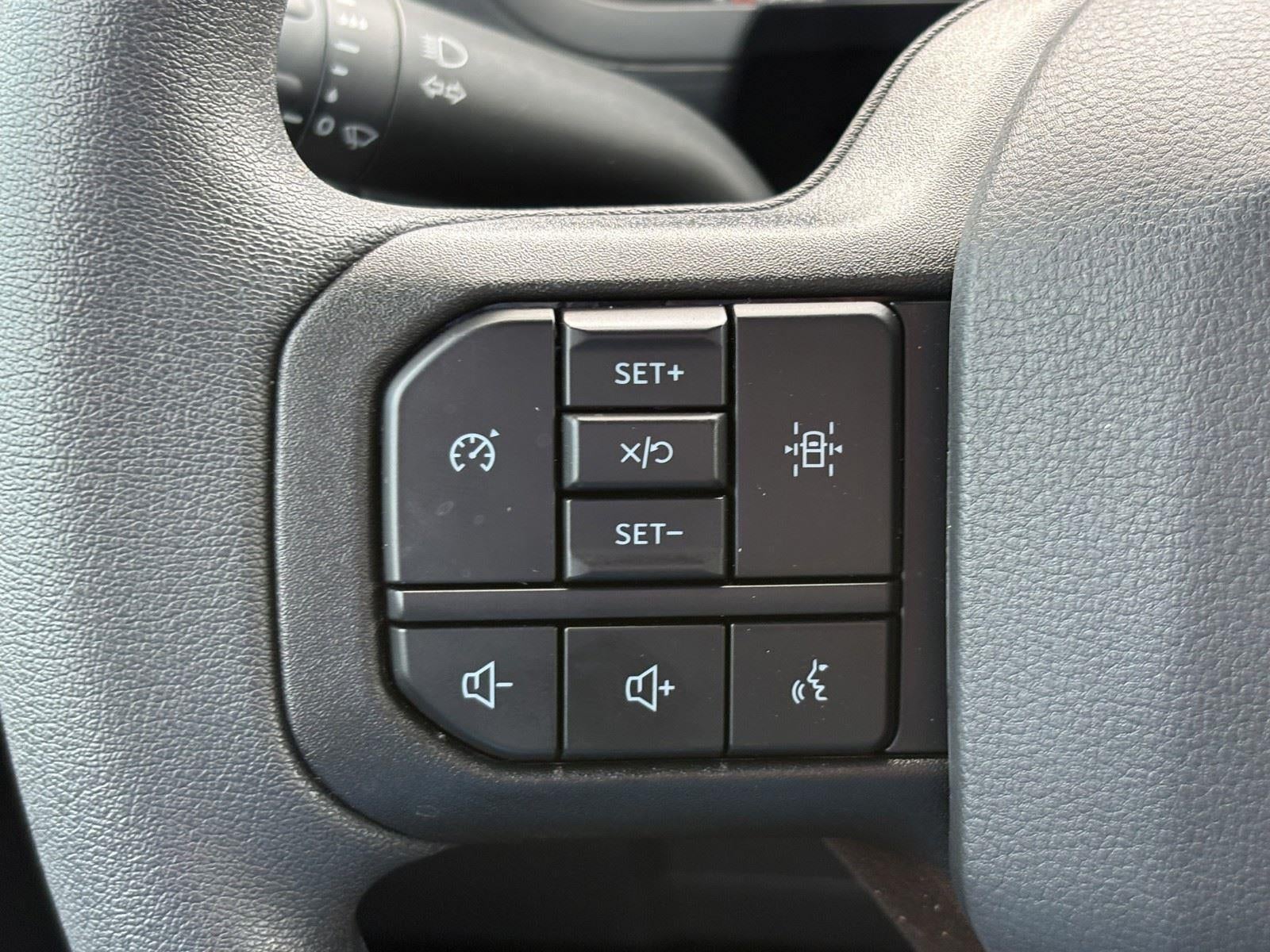 2025 Ford F-150 STX 2WD SuperCrew 5.5' Box
