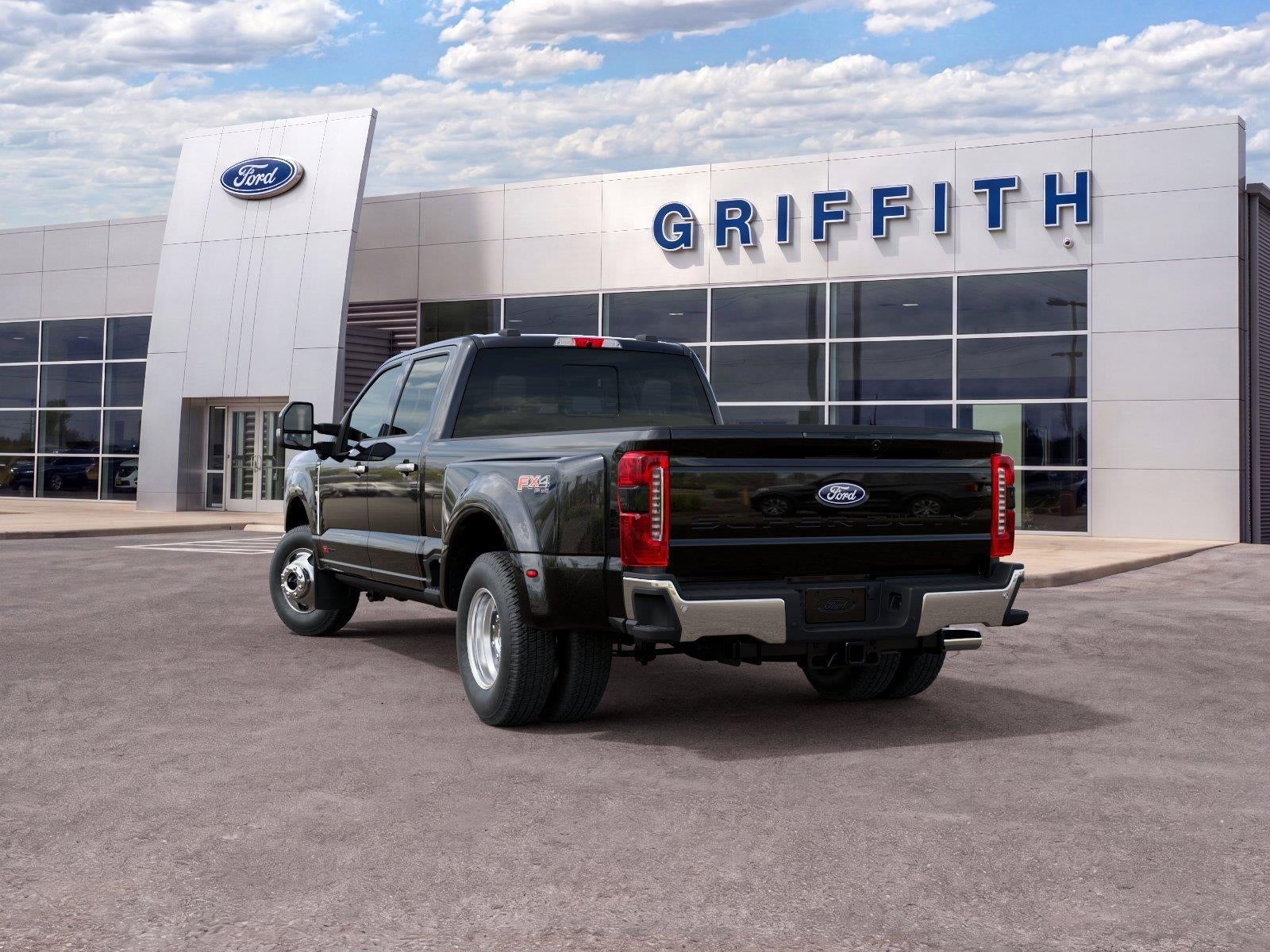 2027 Ford Super Duty F-350 DRW LARIAT